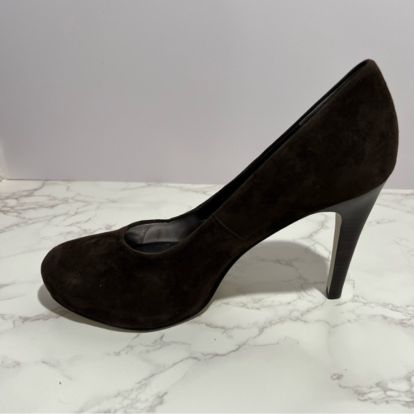 NIB Banana Republic Elegant Chocolate Brown Suede Pumps -- 10 - Picture 2 of 12